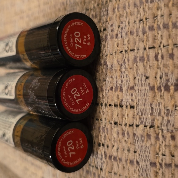 REVLON BRAND WOMEN'S SUPER LUSTROUS LIPSTICK BUNDLE OF 3 - Picture 4 of 7